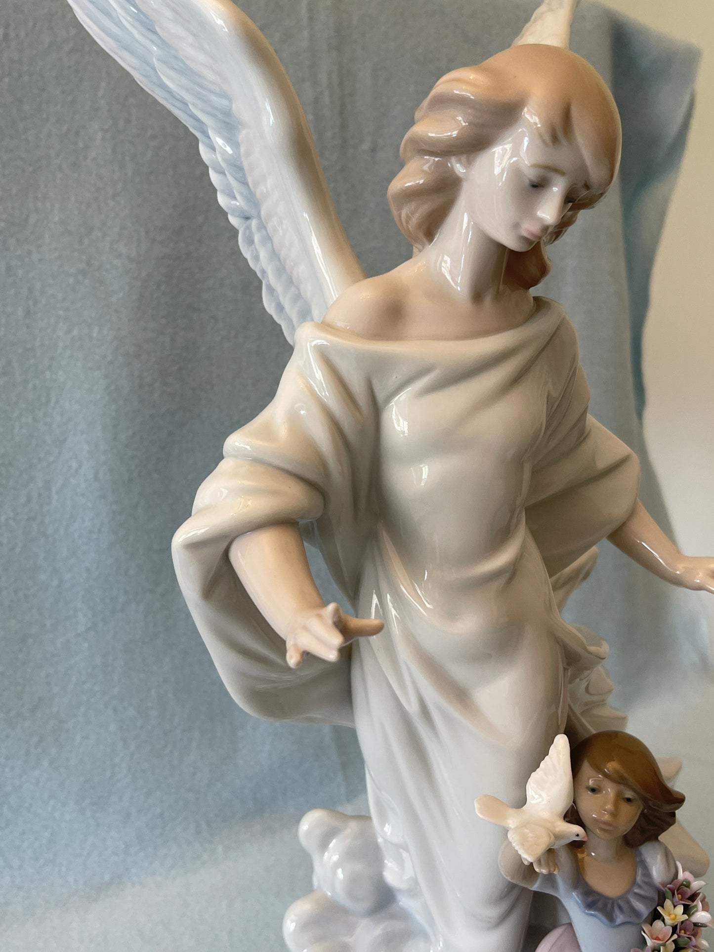 Lladró Guardian Angel-1997 Lladro Collector Society