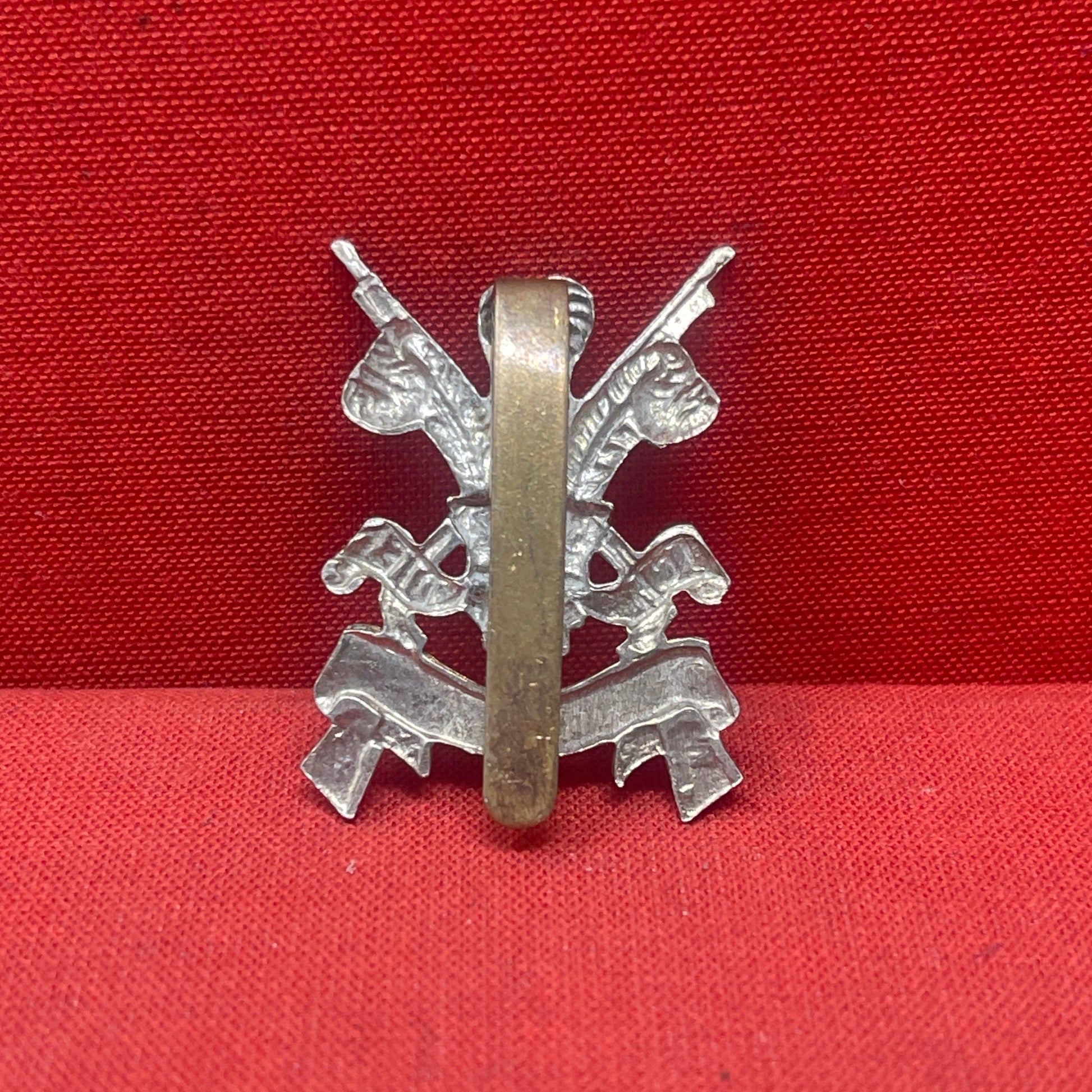 WW1 / WW2 British Army - 3rd Carabiniers Cap Badge