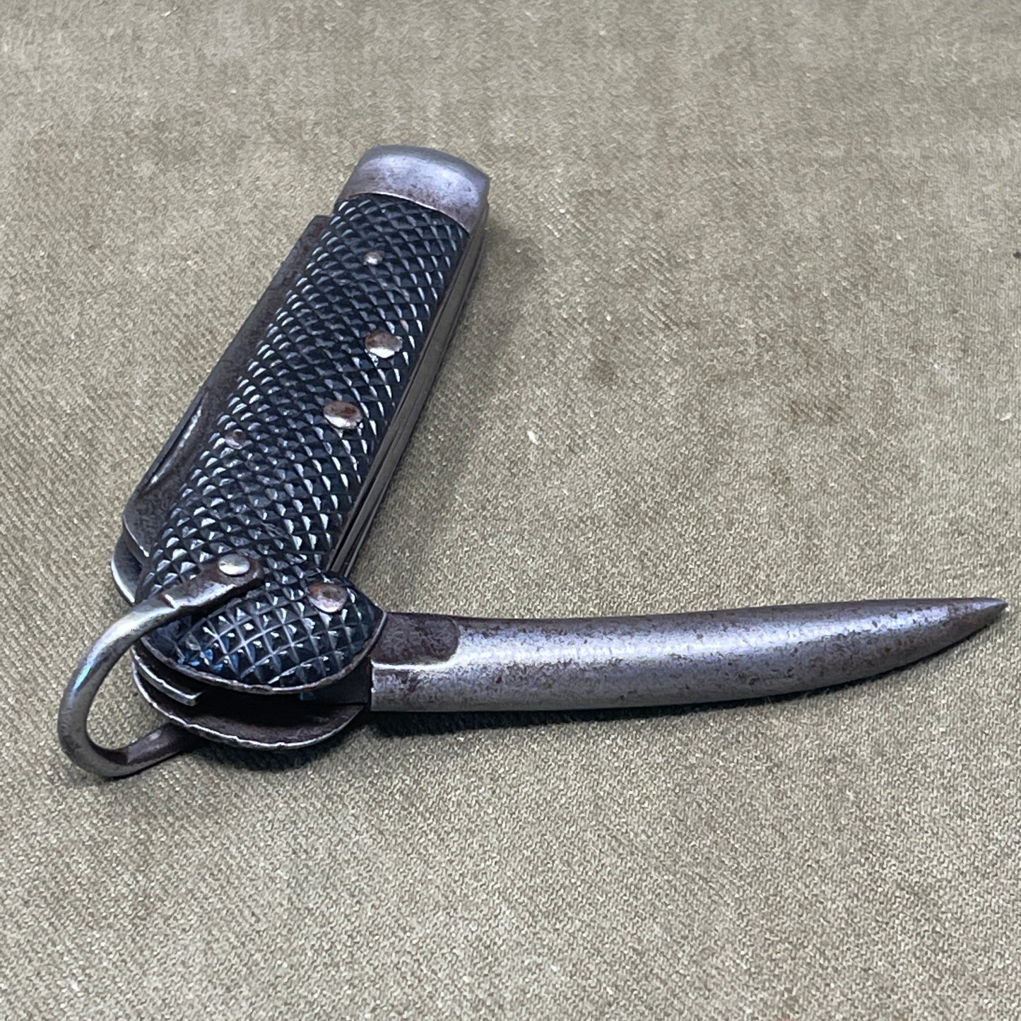 A nice example of a British 1942 Dated Pocket Jack Knife made by Clarke & Son of Sheffield The blades are in good condition, the chequered Bakelite grip is intact and all the blades lock and close as they should. The steel can opener is in good condition