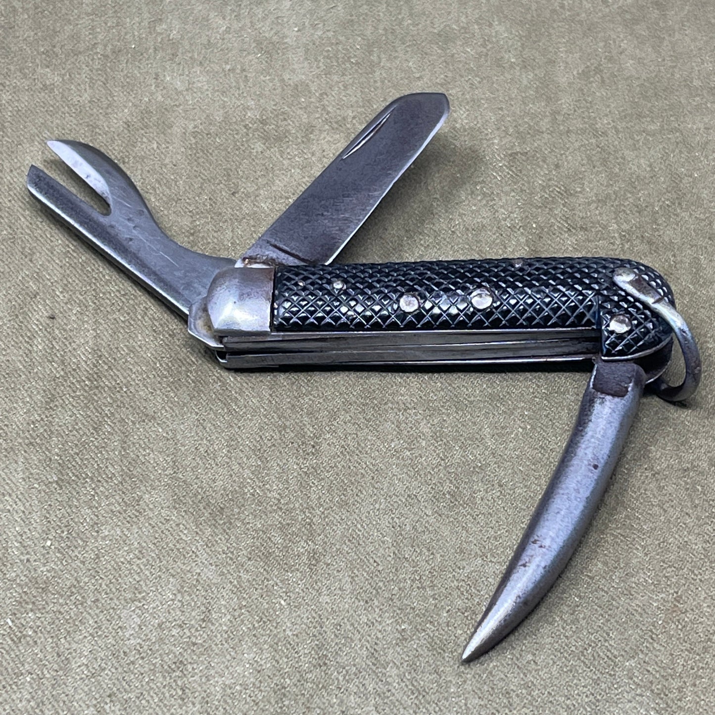 A nice example of a British 1942 Dated Pocket Jack Knife made by Clarke & Son of Sheffield The blades are in good condition, the chequered Bakelite grip is intact and all the blades lock and close as they should. The steel can opener is in good condition