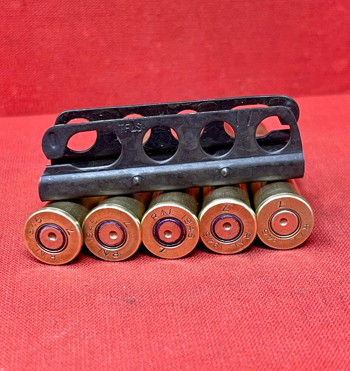 5 x Inert – WW2 303 Lee Enfield Rounds with Charger, Dated 1945 Royal Laboratory Woolwich