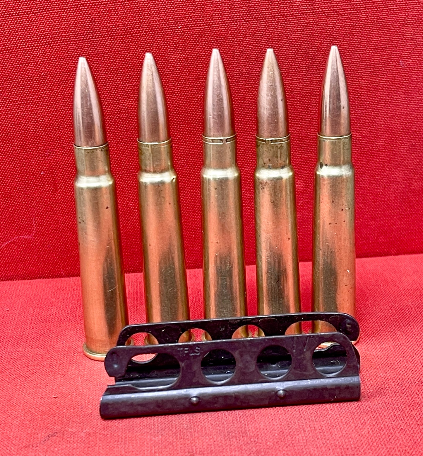5 x Inert – WW2 303 Lee Enfield Rounds with Charger, Dated 1945 Royal Laboratory Woolwich