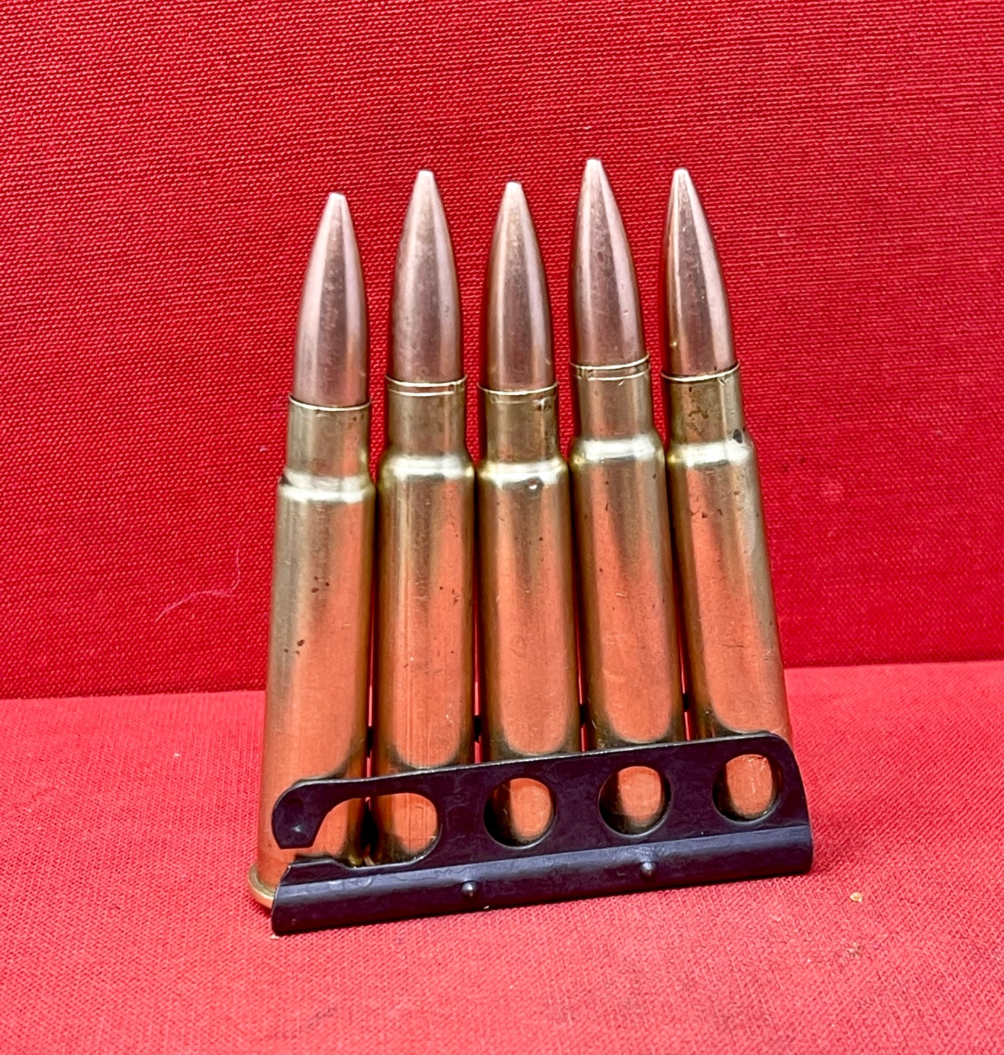5 x Inert – WW2 303 Lee Enfield Rounds with Charger, Dated 1945 Royal Laboratory Woolwich