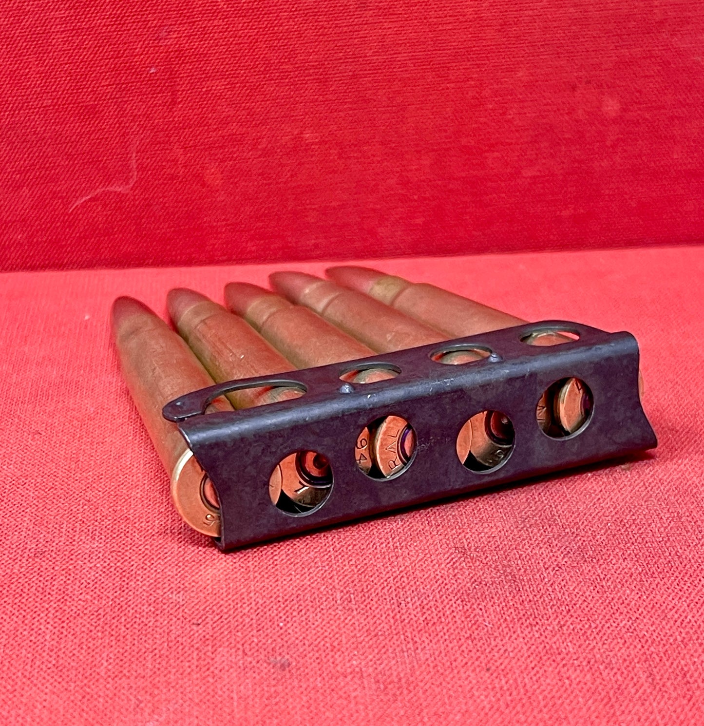 5 x Inert – WW2 303 Lee Enfield Rounds with Charger, Dated 1945 Royal Laboratory Woolwich