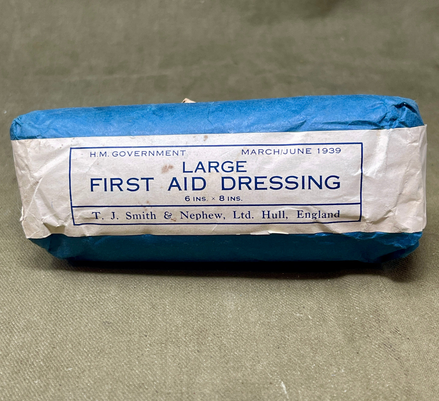 This Large First Aid Dressing, manufactured by T.J. Smith & Nephew Ltd in Hull, England, is a vintage medical supply that highlights the craftsmanship and practical design of mid-20th-century healthcare essentials. Known for its reliability and quality, Smith & Nephew was a renowned manufacturer of medical and surgical products, and this dressing reflects their commitment to excellence.
The dressing is designed for emergency use, providing a sterile and absorbent solution for treating wounds, cuts, or inju