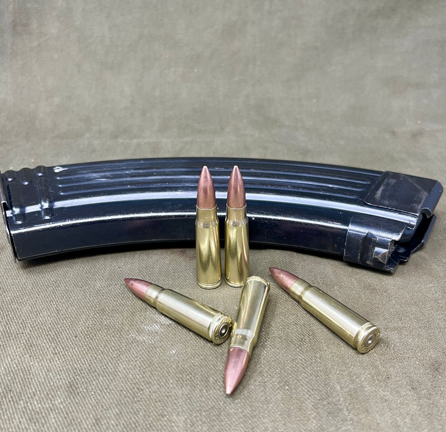 1 x 7.62x39 AKM Magazine with 5 x INERT Rounds