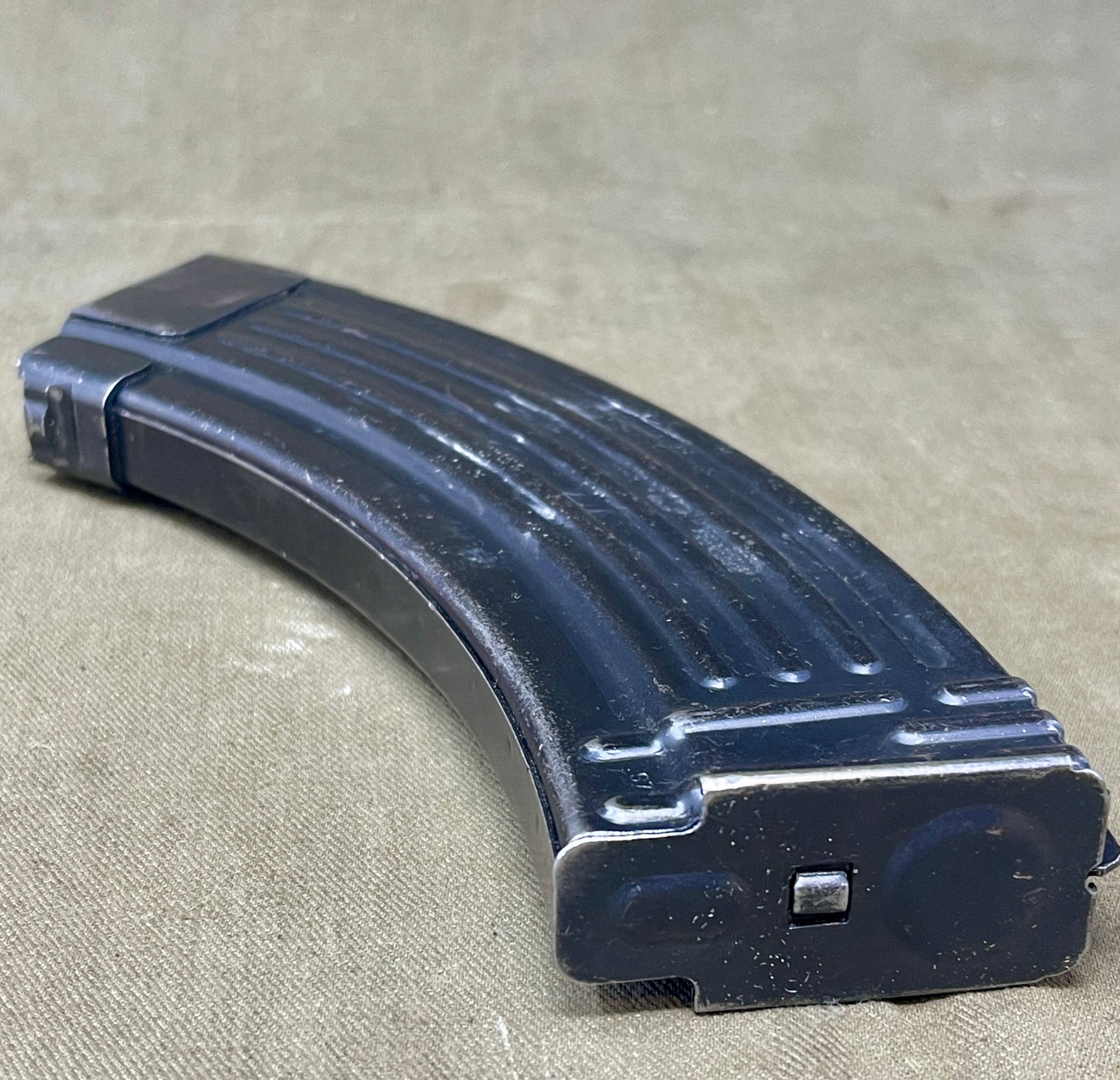 1 x 7.62x39 AKM Magazine with 5 x INERT Rounds