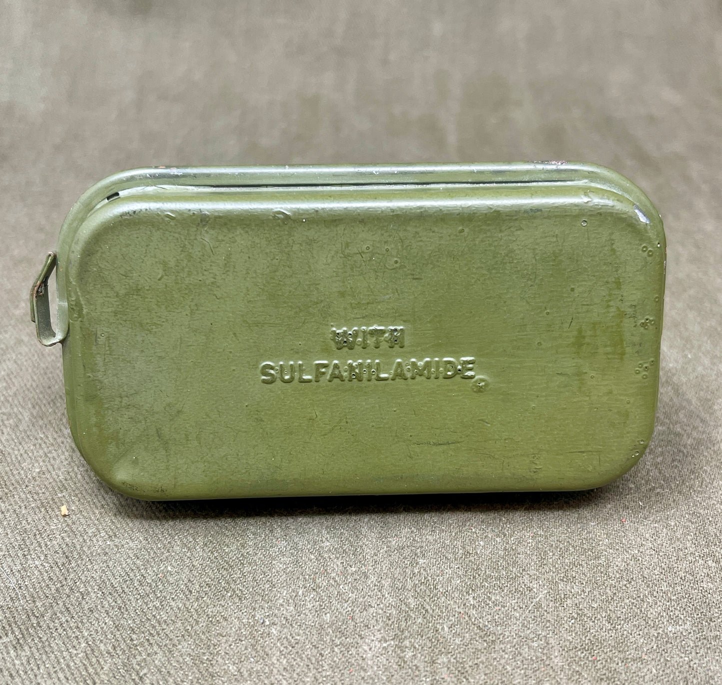 US Army First Aid Packet US Gov Carlisle Model Johnson & Johnson New Brunswick .N.J . - Chicagp ILL.