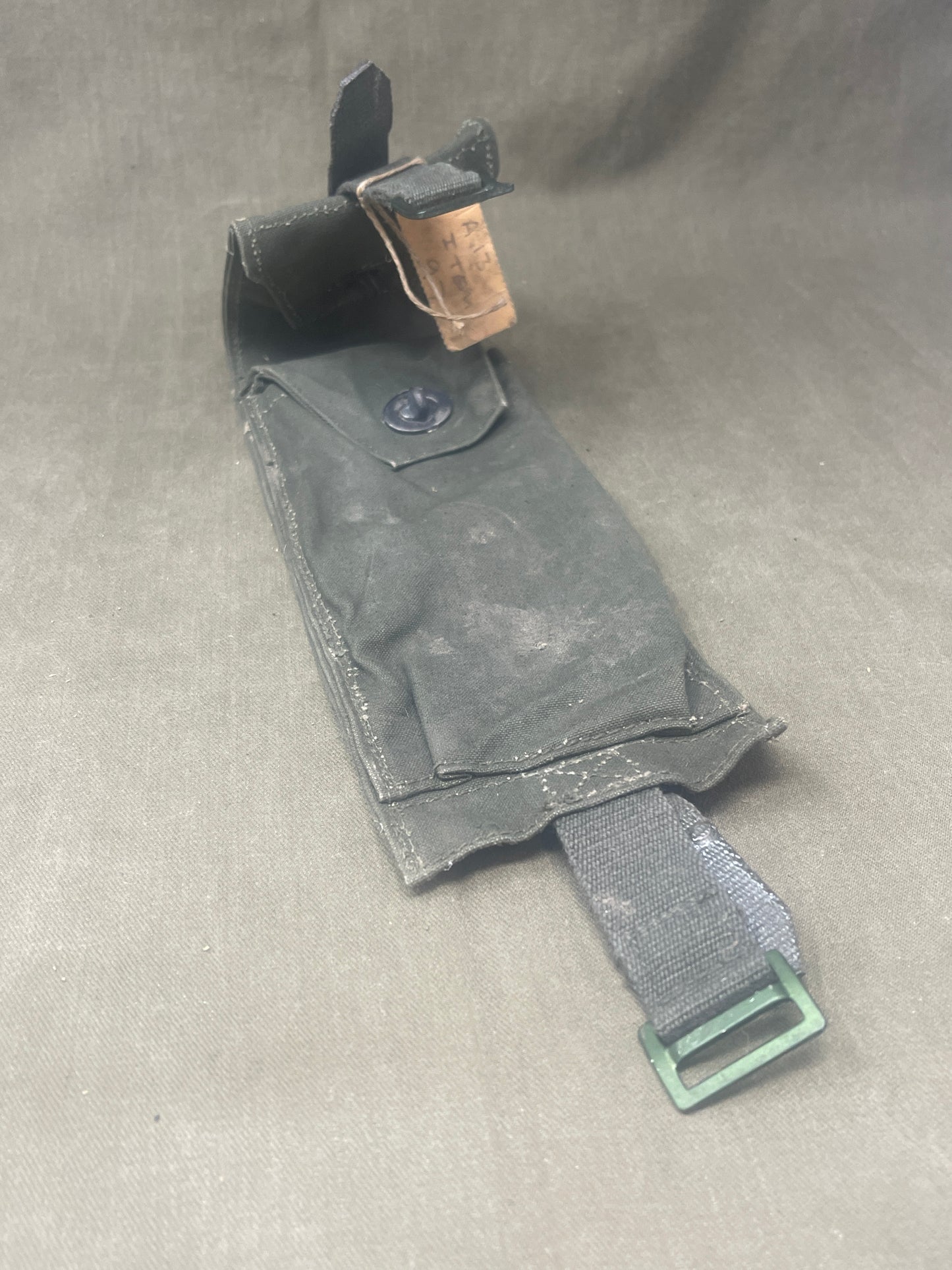 Authentic 1964 British Army aerial case for the Station Radio A13. A rare post-WWII military pouch, perfect for collectors, reenactors, and historians.
