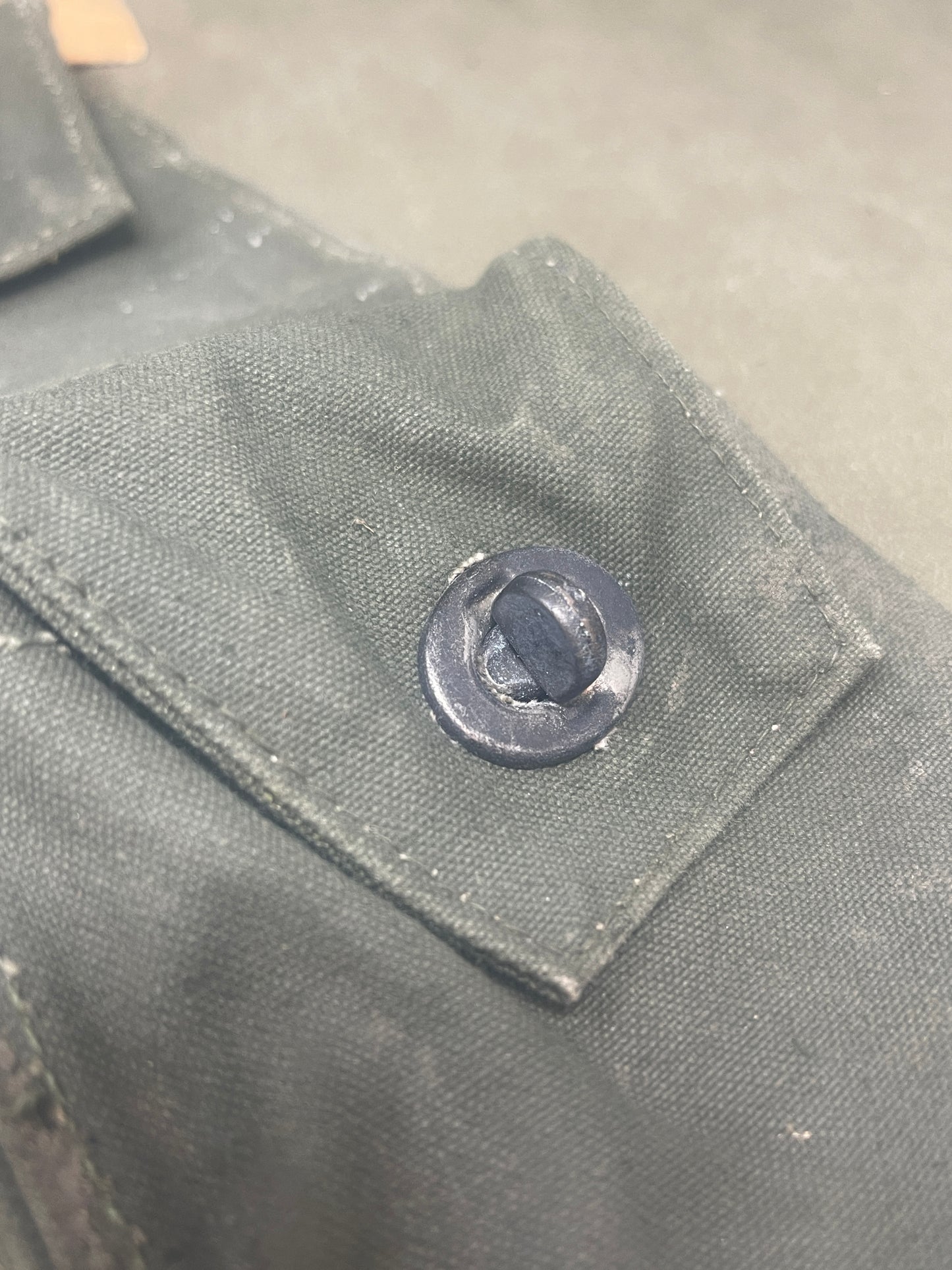 Authentic 1964 British Army aerial case for the Station Radio A13. A rare post-WWII military pouch, perfect for collectors, reenactors, and historians.