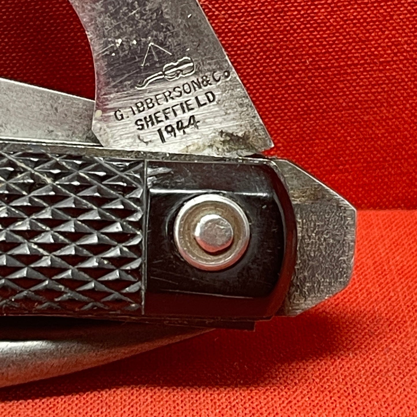 A nice example of a British 1944 Dated G Ibberson & Co military Jack Knife The blades are in good condition, the chequered Bakelite grip is intact and all the blades lock and close as they should. The steel can opener is in good condition