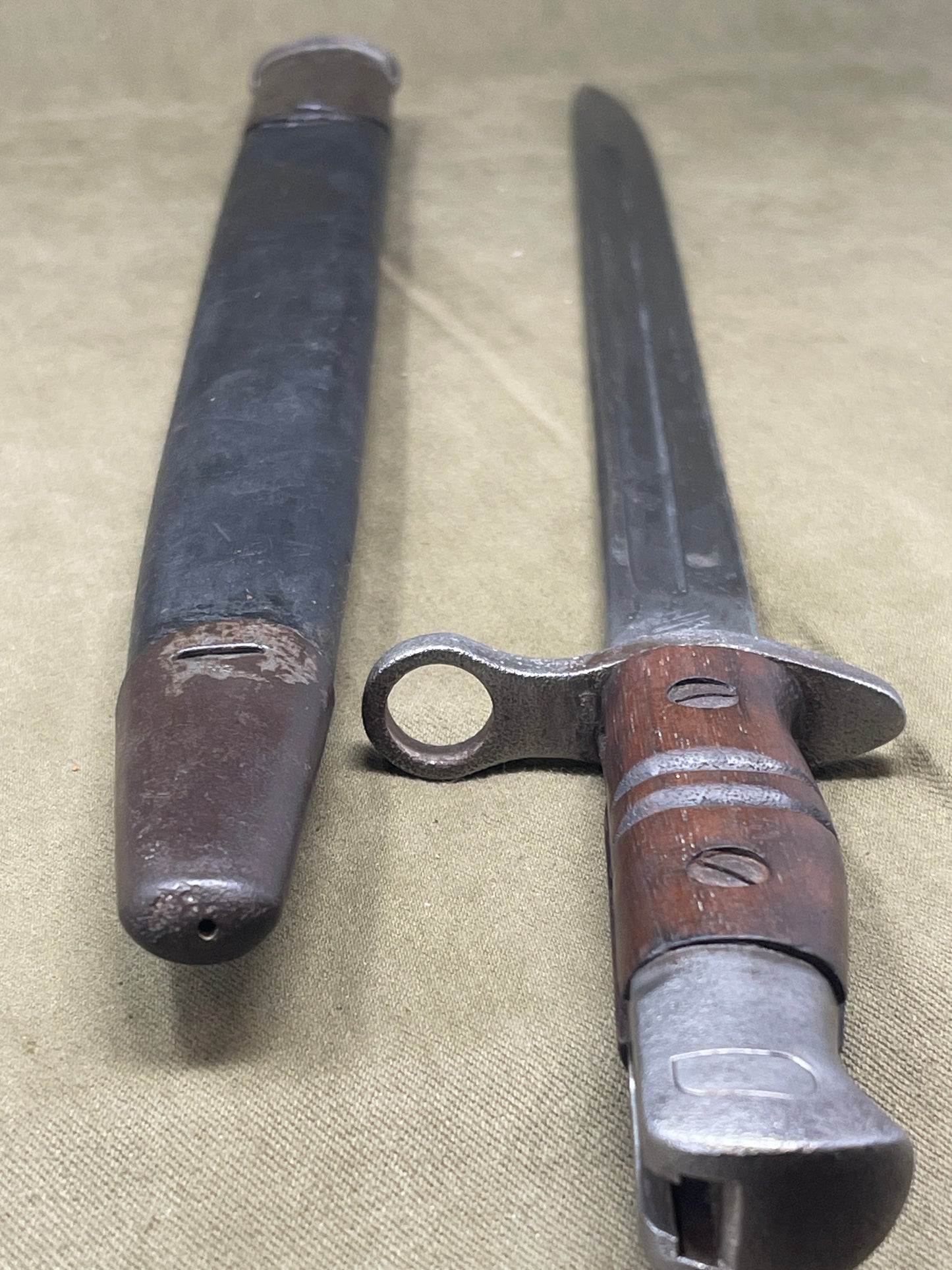 Original U.S. Army P14 M1913 Sword Bayonet – Remington July 1917 – Excellent Condition with Webbing Frog (Copy)