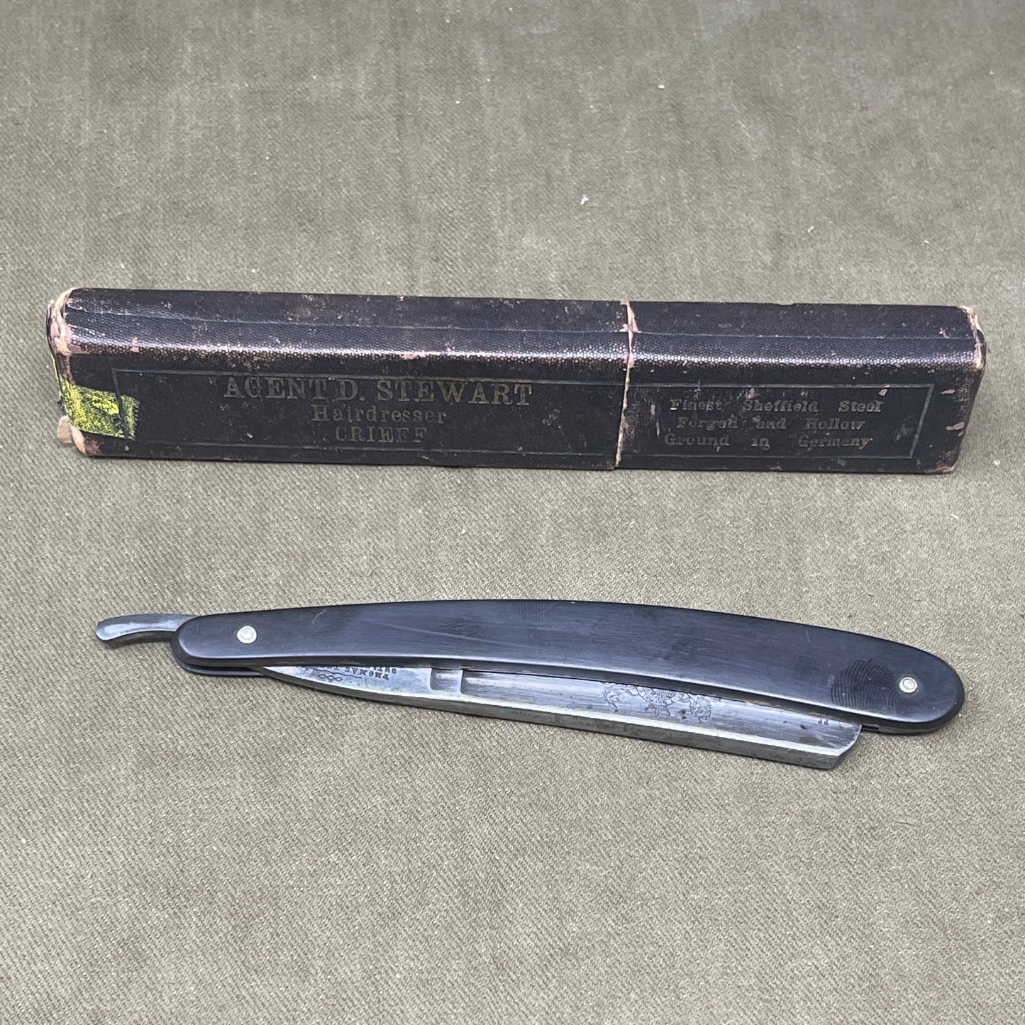 Military Vintage "The Royal Navy Razor" by Thomas Turner Cuttlers To His Majesty Sheffield