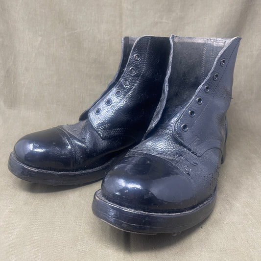 Original British Army Size 9 Pair of 1982 Dated  Ammo Boots