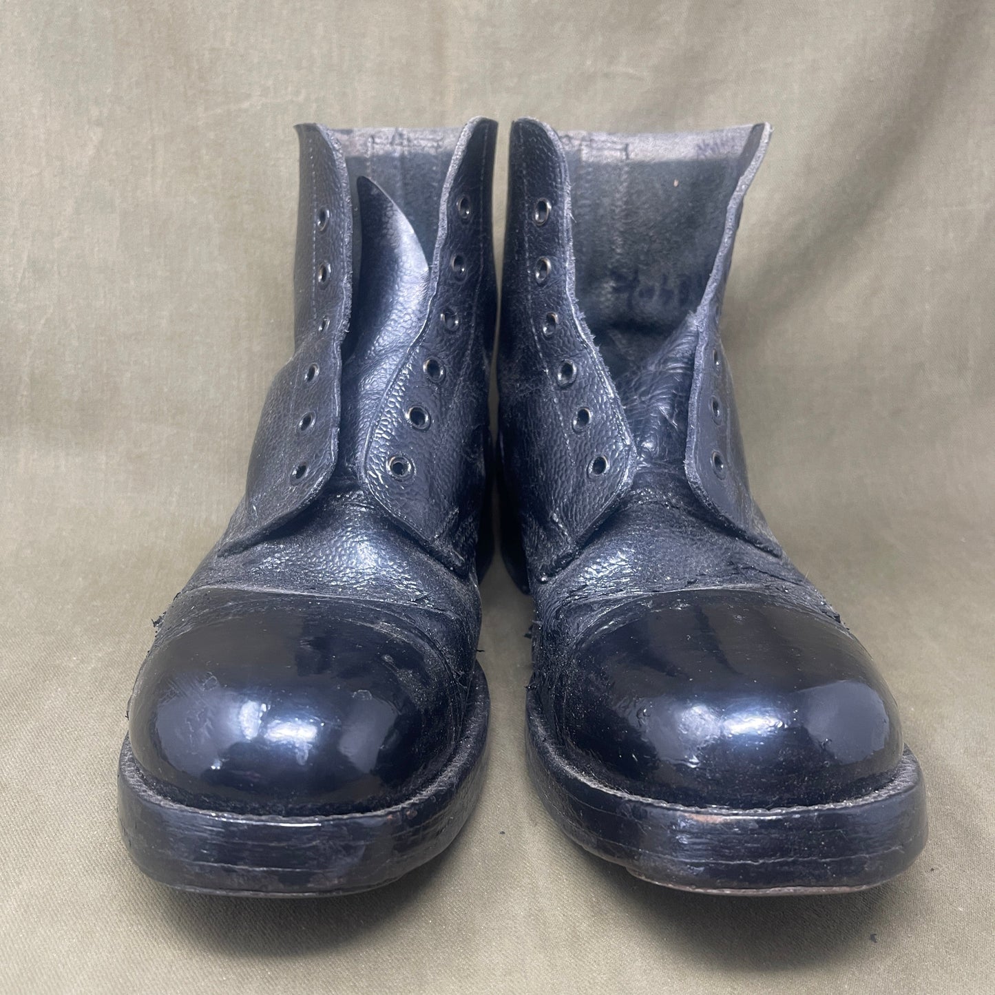 Original British Army Size 9 Pair of 1982 Dated Ammo Boots