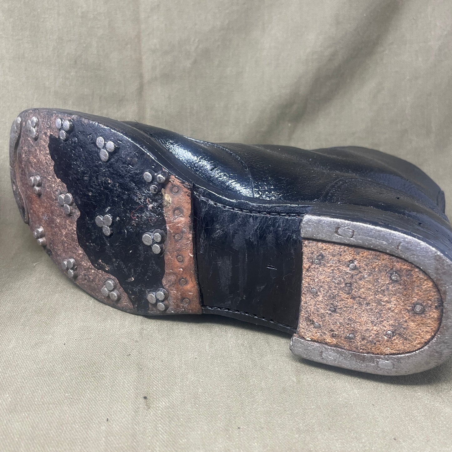 Original British Army Size 9 Pair of 1982 Dated Ammo Boots