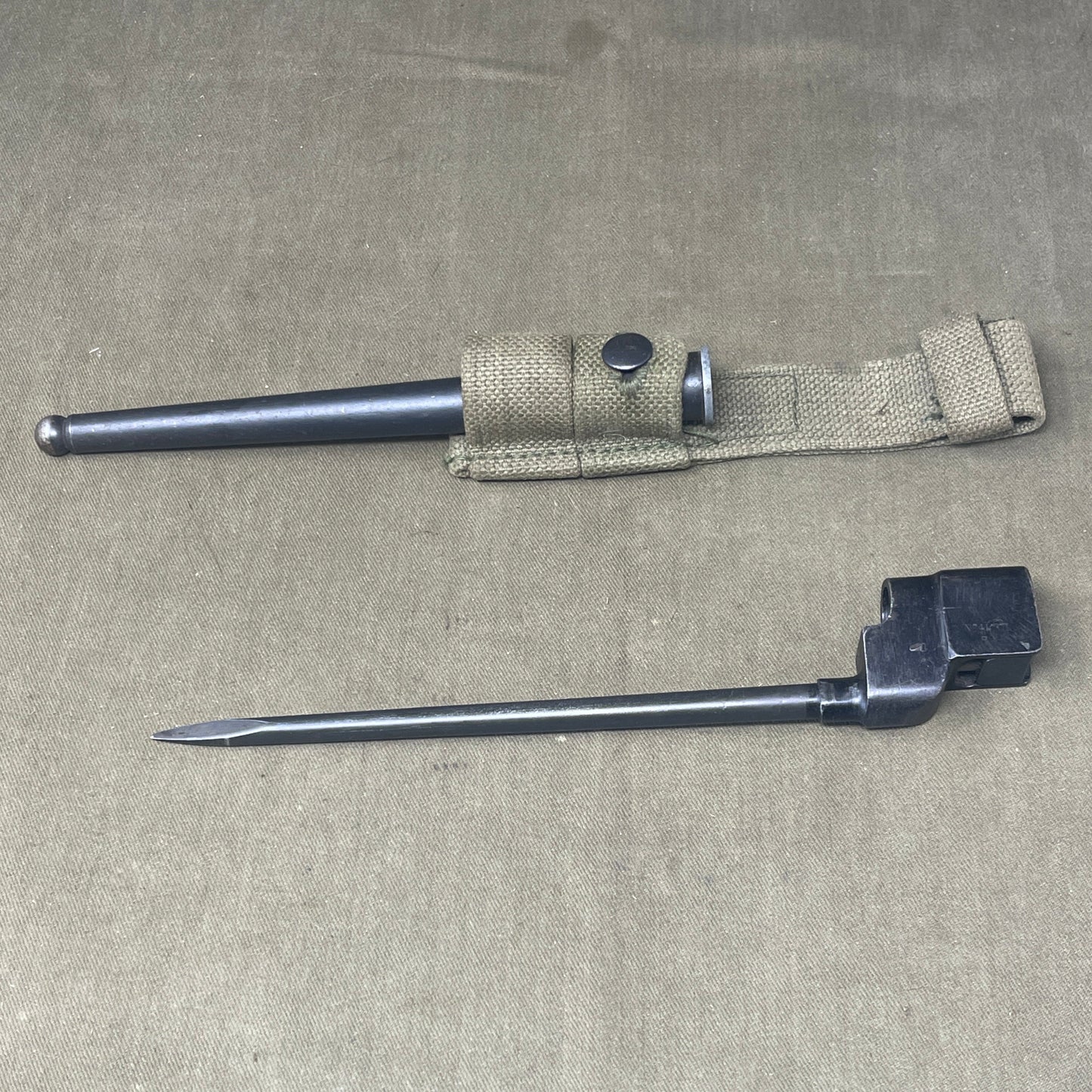 WW2 British NO 4 Spike Bayonet & Frog