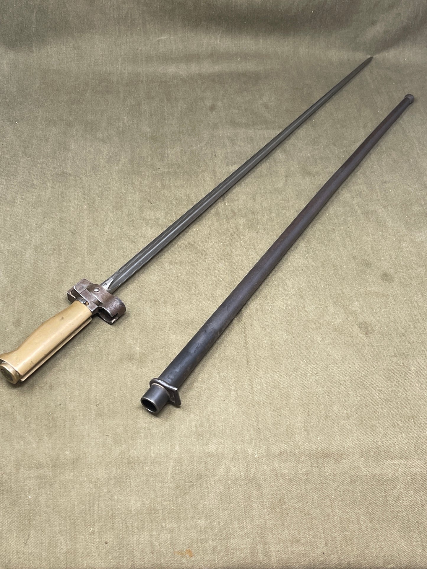 WW1, Original, French,’ Épée-Baïonnette Modèle 1886 Modifié 1915′ or Lebel M1886/15 Bayonet and Scabbard