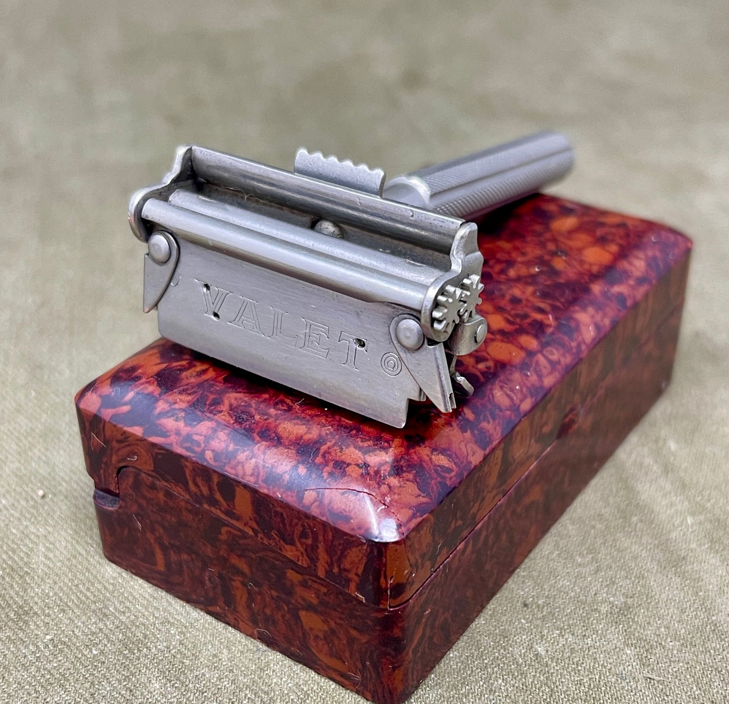 Cased Vintage Valet Auto-Strop Razor