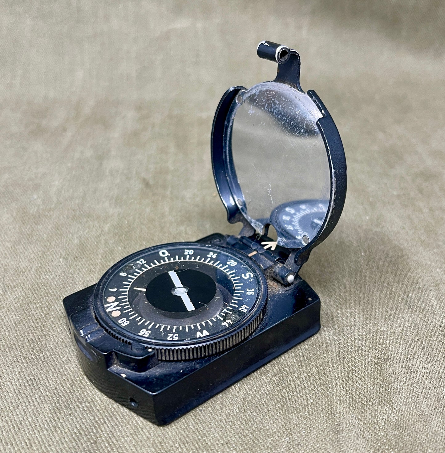 WW2 German Wehrmacht Bakelite Marching Compass – Marked CXN, Original Military Issue