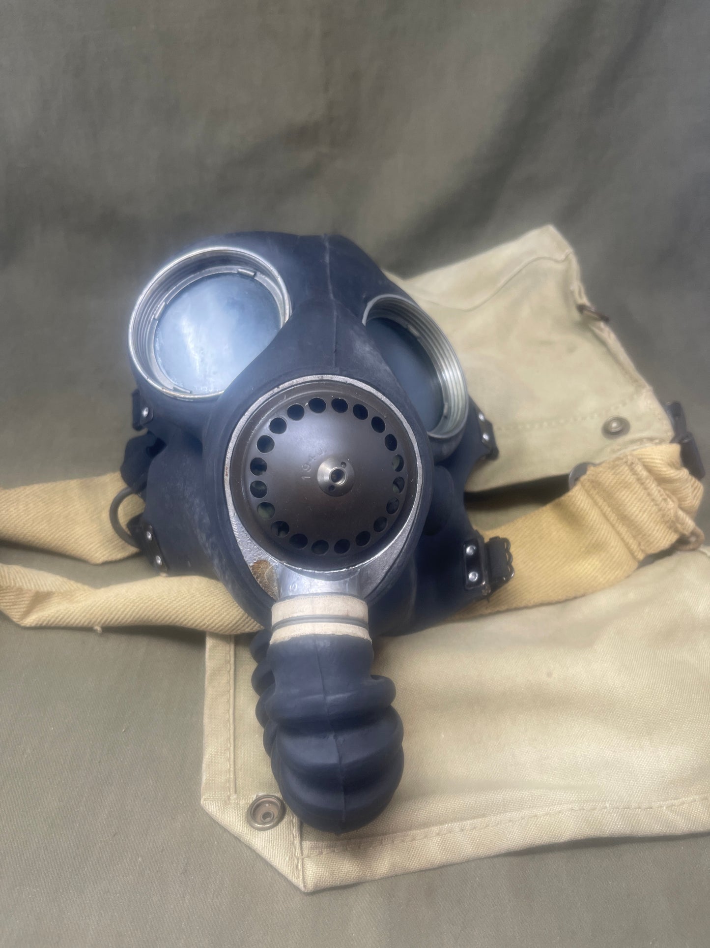 British Respirator, Anti-Gas, General Service, Mk V & Haversack, Mk VI: