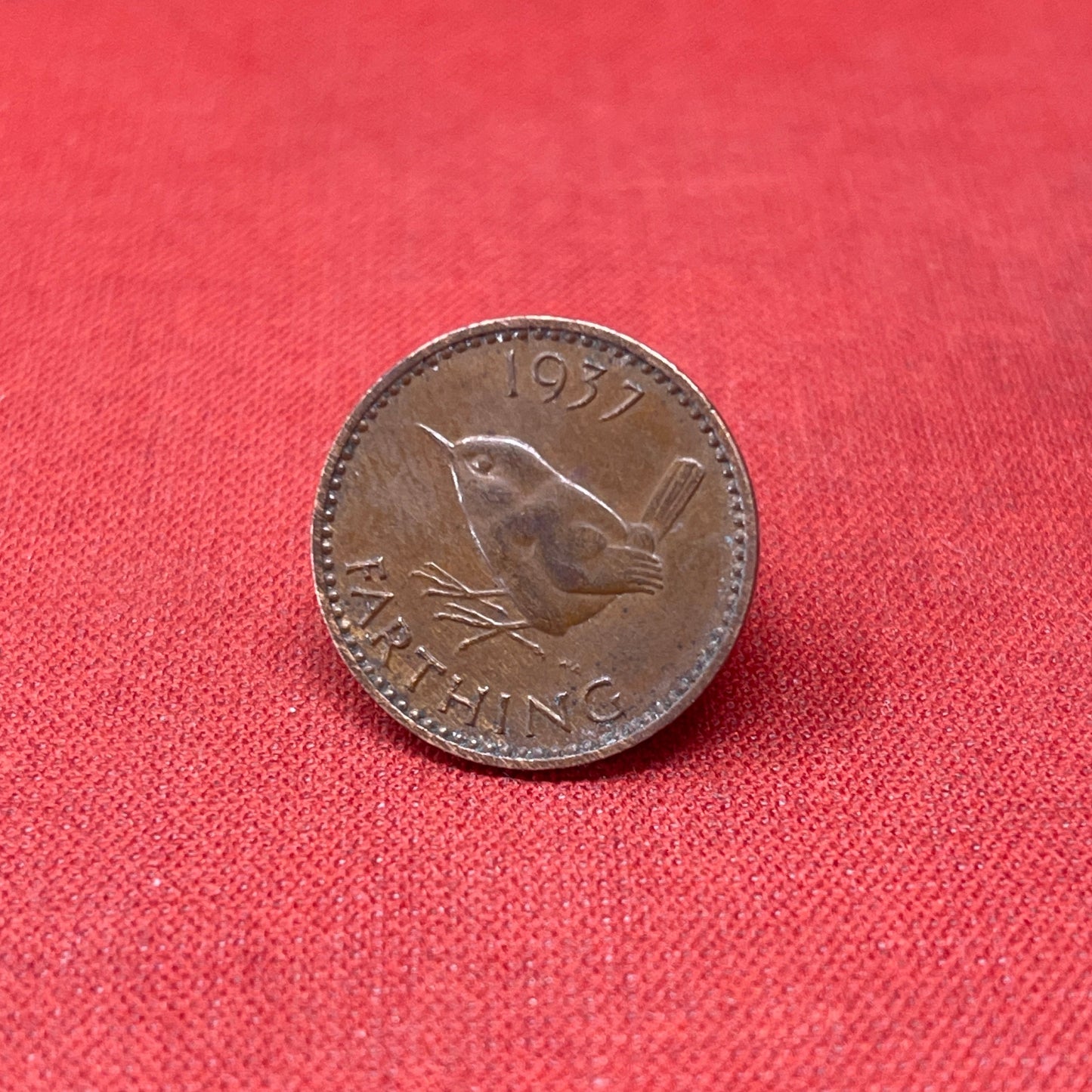 Discover the King George VI Farthing 1940, a historic British coin featuring the iconic wren design. Perfect for collectors and history enthusiasts, this bronze coin reflects the resilience of wartime Britain.