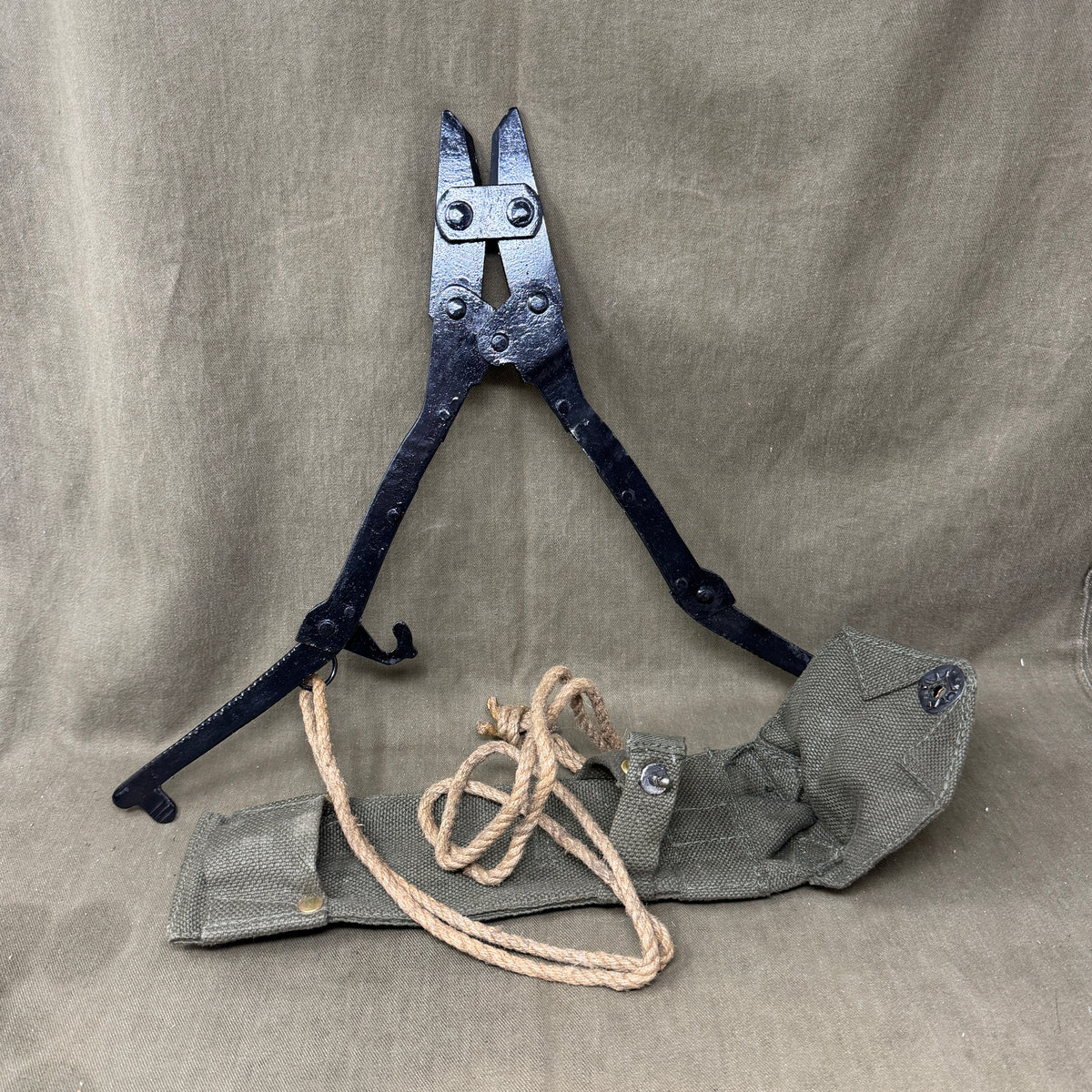 Original British Army Folding Wire Cutters – Mk I Pattern – Webbing Carrier & Lanyard