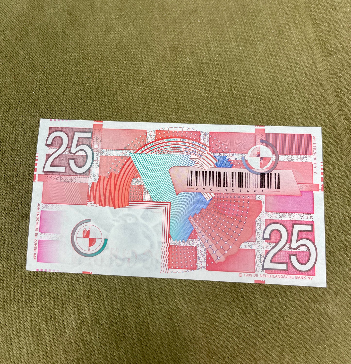 This selection of vintage Dutch Guilder banknotes from the 1960s and 1970s includes denominations of 5, 10, and 25 Gulden, each showcasing distinctive Dutch design and cultural heritage. Issued by De Nederlandsche Bank, these notes feature iconic imagery such as the statue of Erasmus (ƒ5), Baruch Spinoza (ƒ10), and Michiel de Ruyter (ƒ25), reflecting the country’s historical and intellectual legacy. Printed in bold colours and artistic styles, these notes are no longer in circulation, having been replaced b
