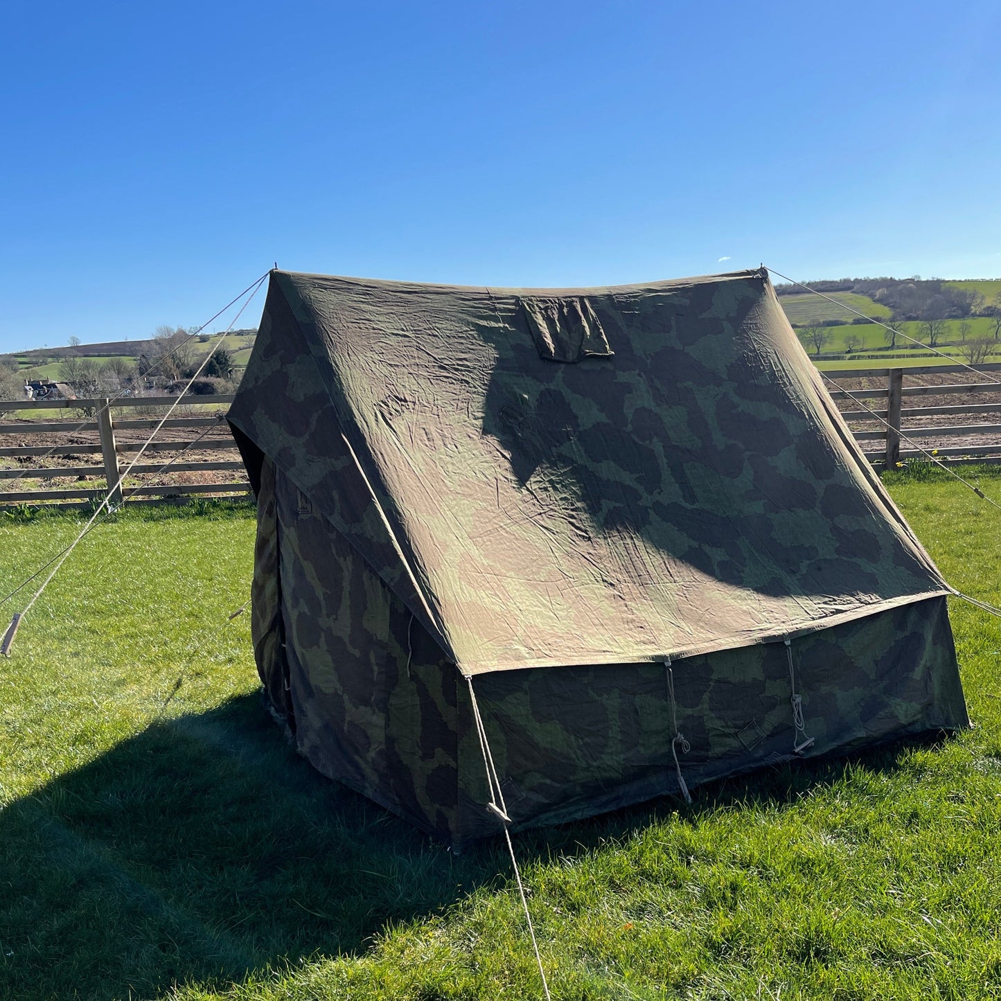 British Airborne Tent Light Patrol. Cat NO AD 8610