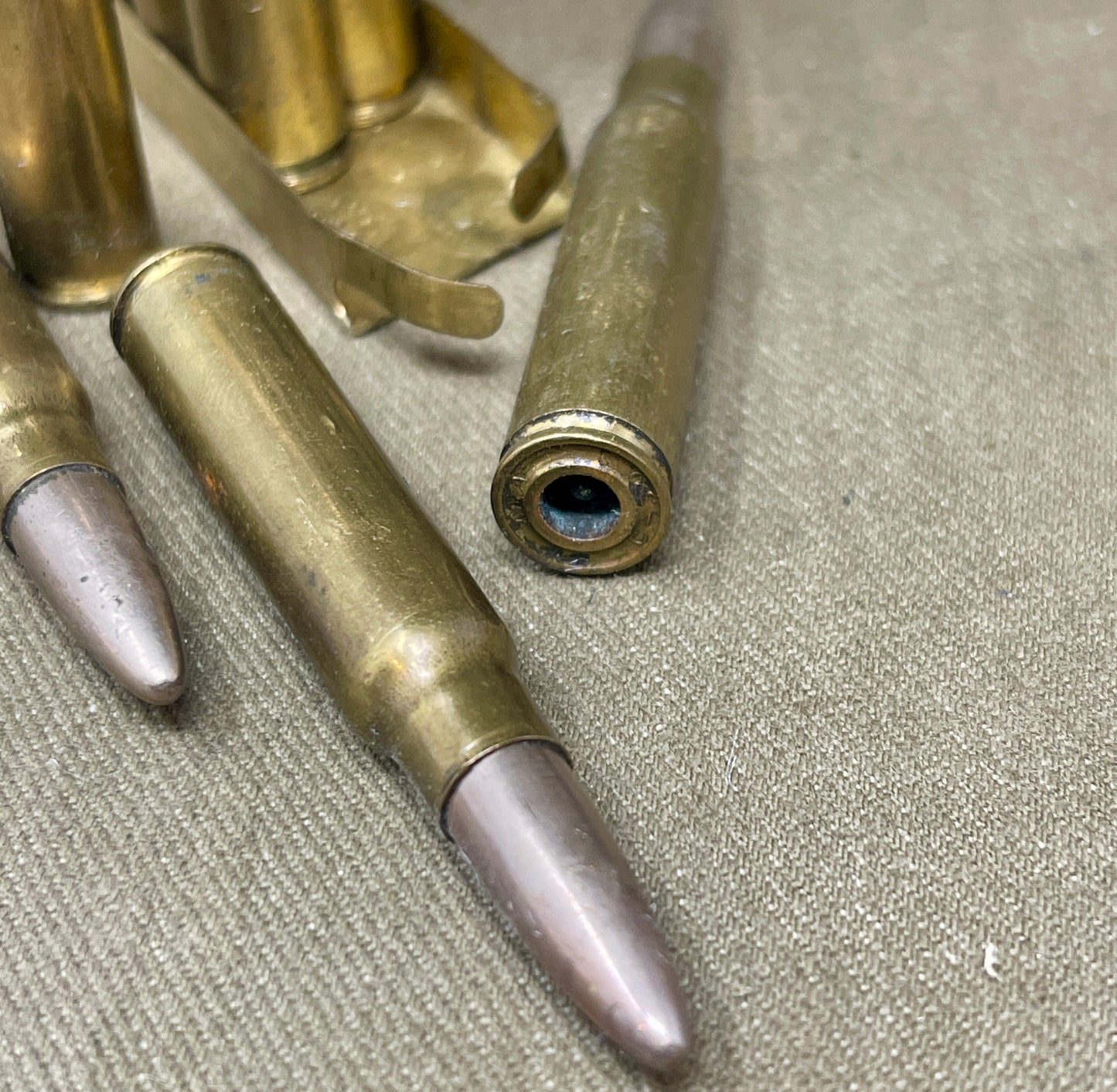 Original WWII 20× 6.5mm Carcano Rounds in Breda 30 Machine Gun Clip Stamped AA - 39