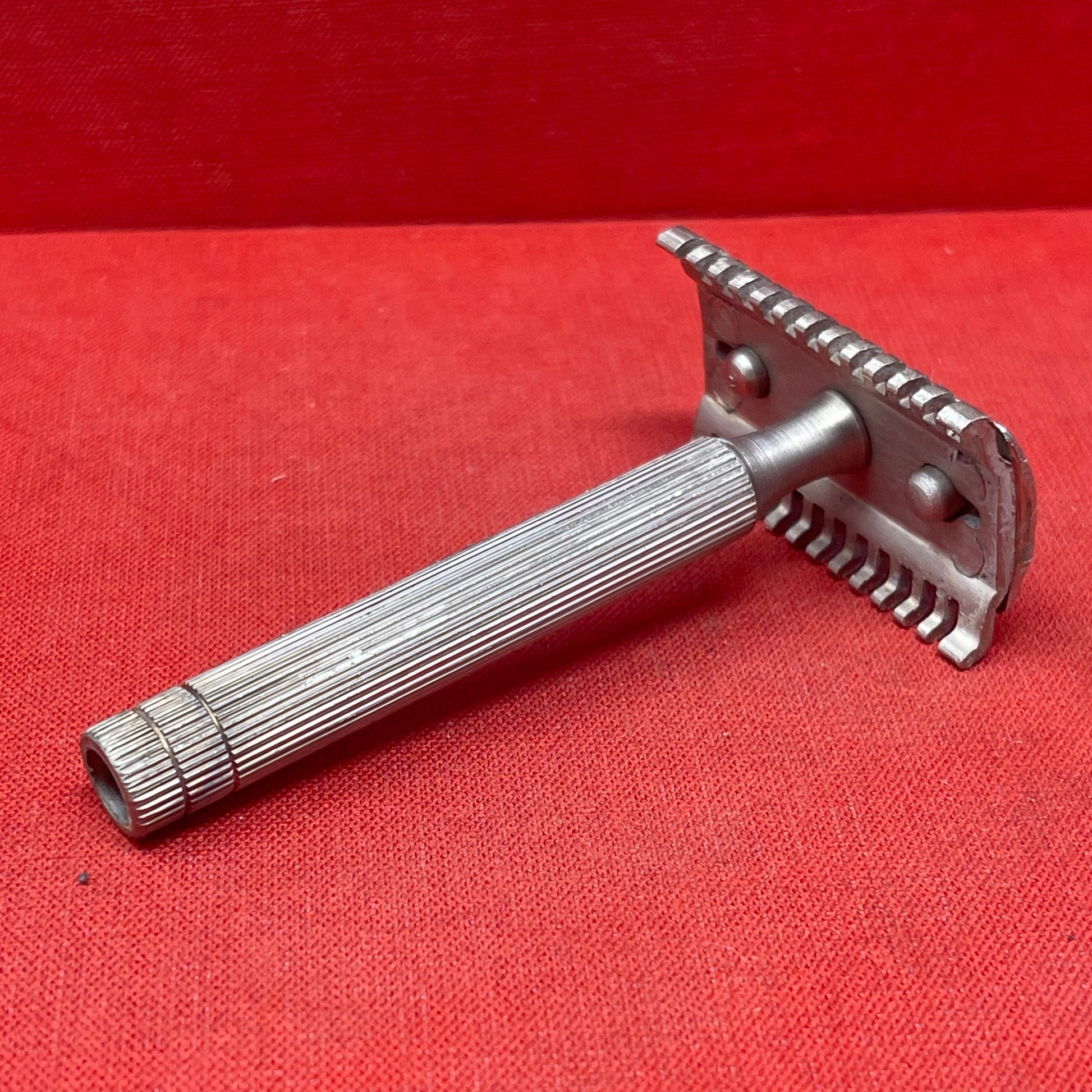 British 1945 Dated Military Razor