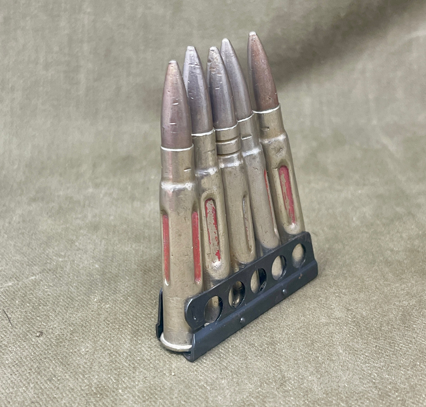 Charger of Five Mk6 .303 Drill Rounds – RL Royal Laboratory | Original British Drill Ammunition