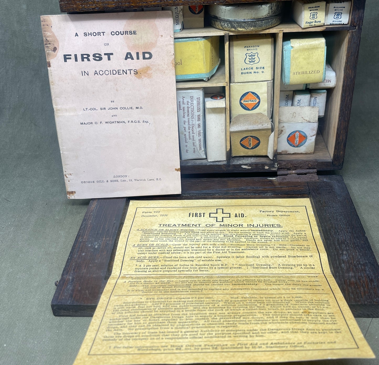 Original WW2 Paragon Wall Mounted First Aid Box – Complete Military First Aid Kit