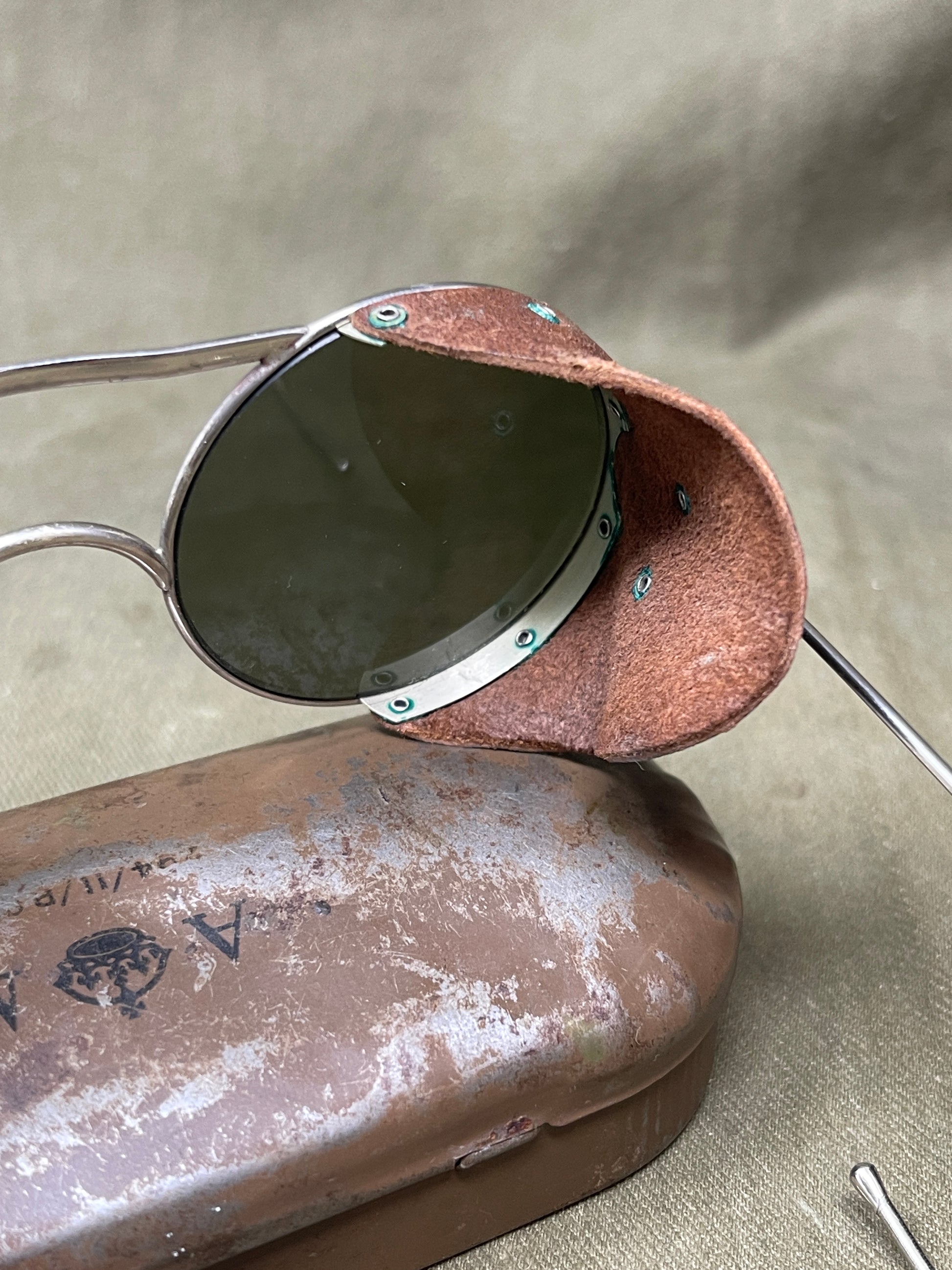 Original WW2 RAF Anti-Glare Sun Glasses & Air Ministry Storage Case