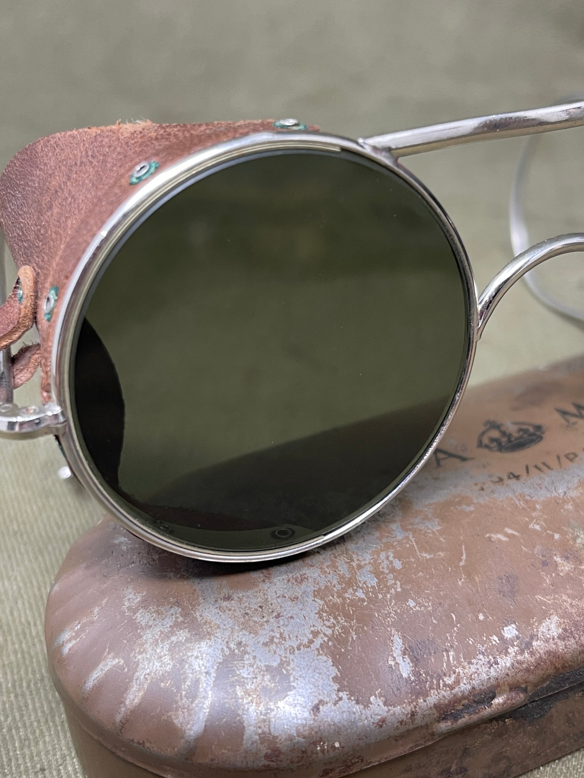 Original WW2 RAF Anti-Glare Sun Glasses & Air Ministry Storage Case