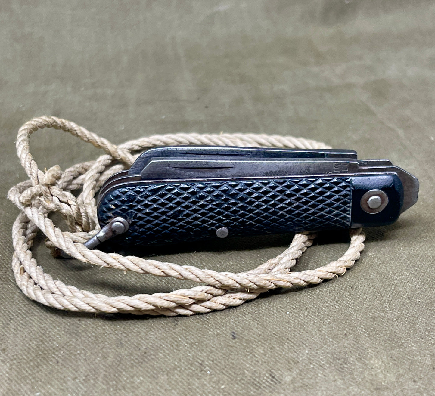 British 1946 Dated Pocket Jack Knife & Lanyard