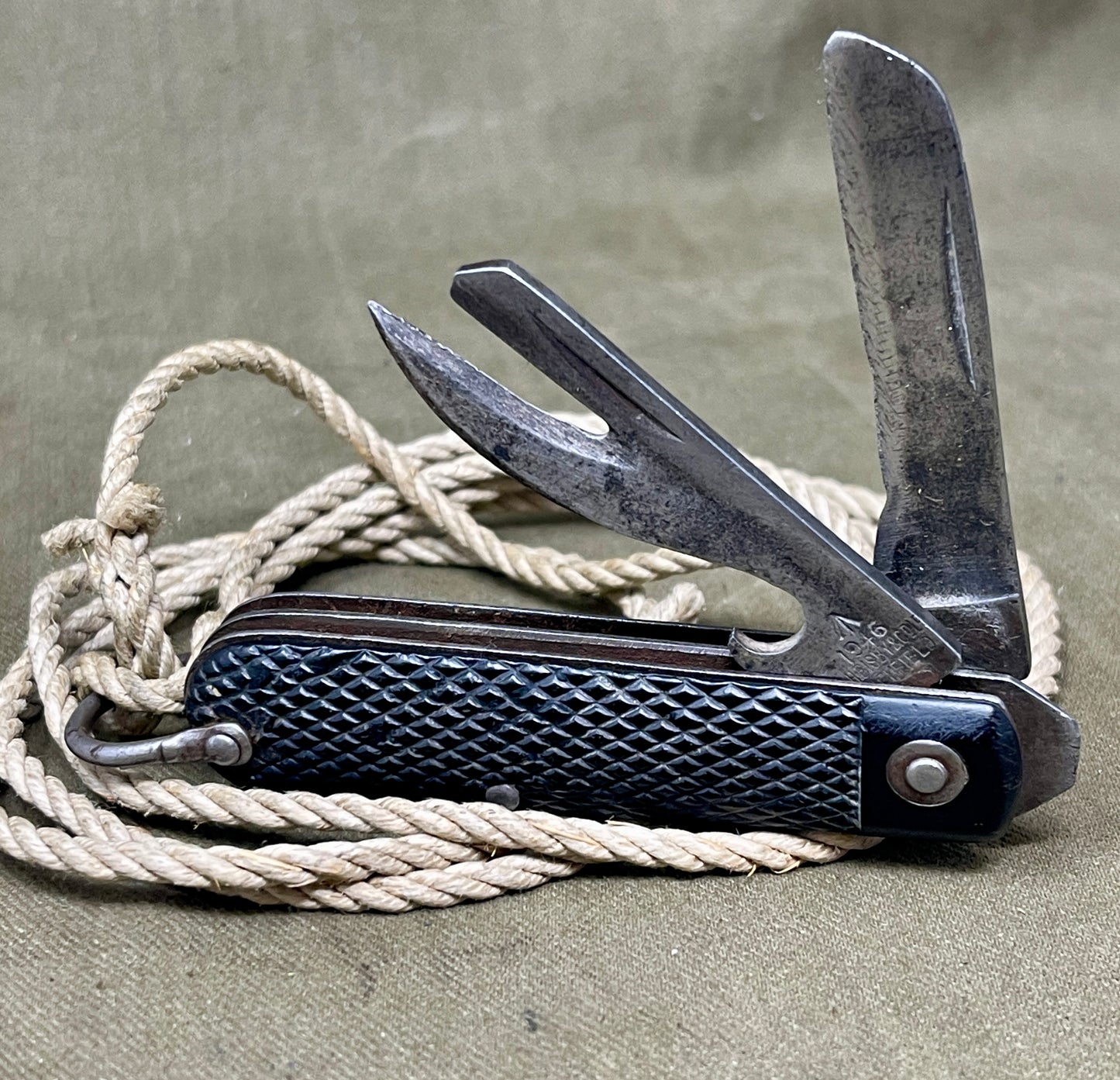 British 1946 Dated Pocket Jack Knife & Lanyard