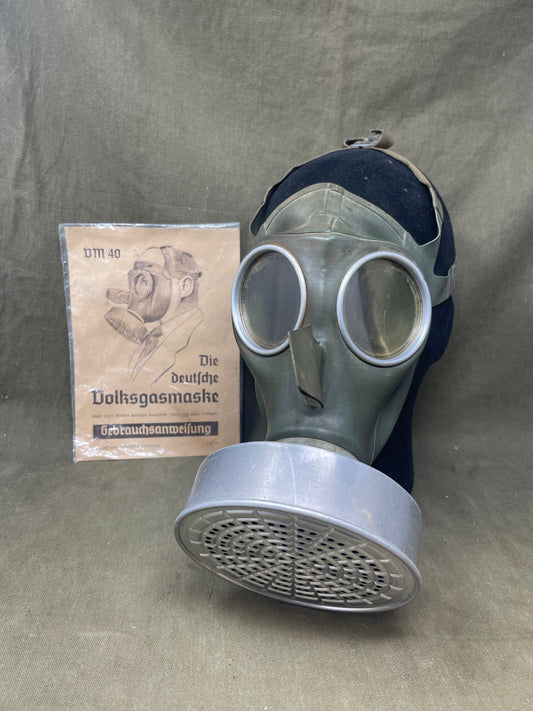 1939-45 WW2 German Civilian Homefront Gas Mask Complet