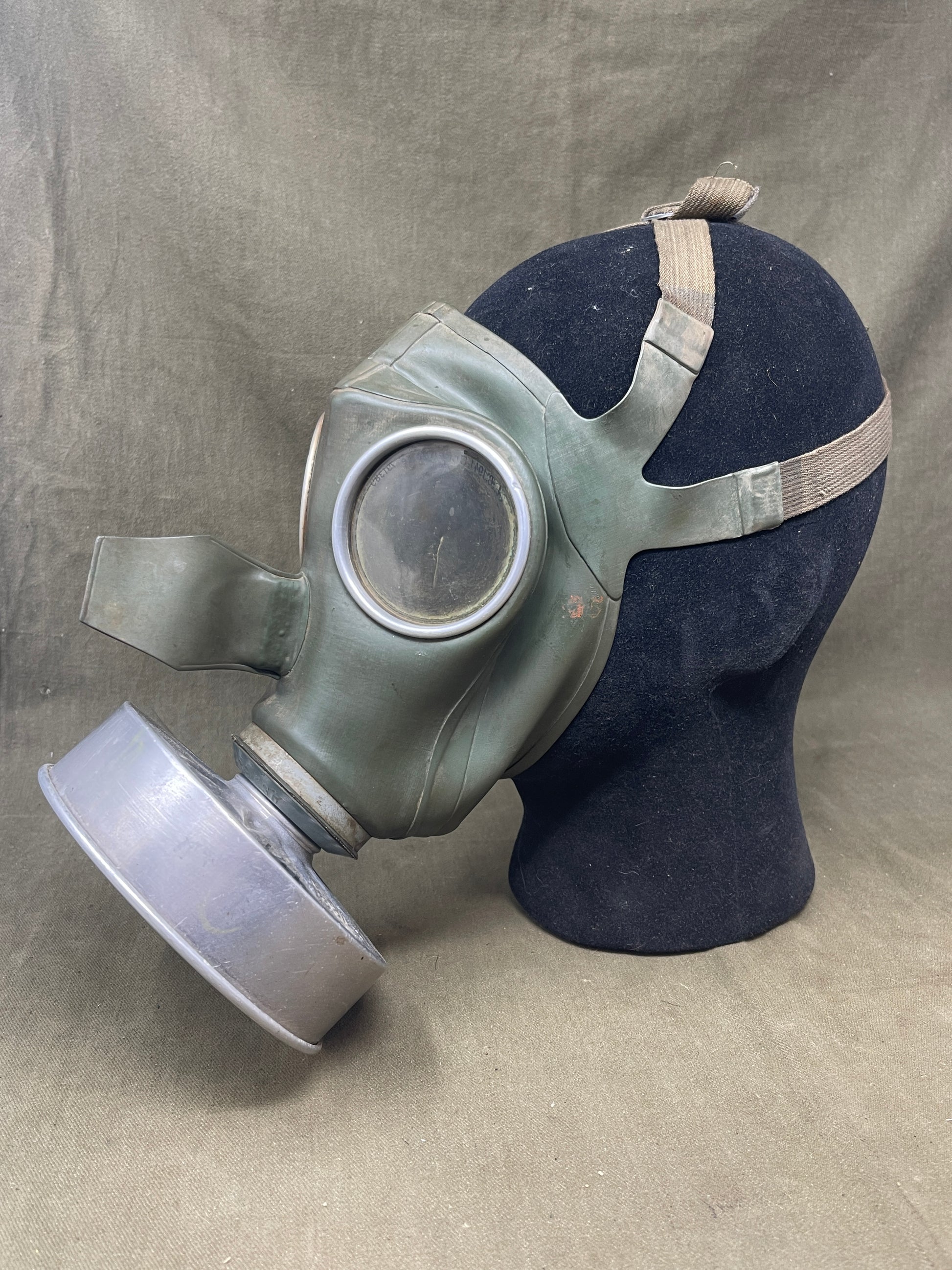 1939-45 WW2 German Civilian Homefront Gas Mask Complet