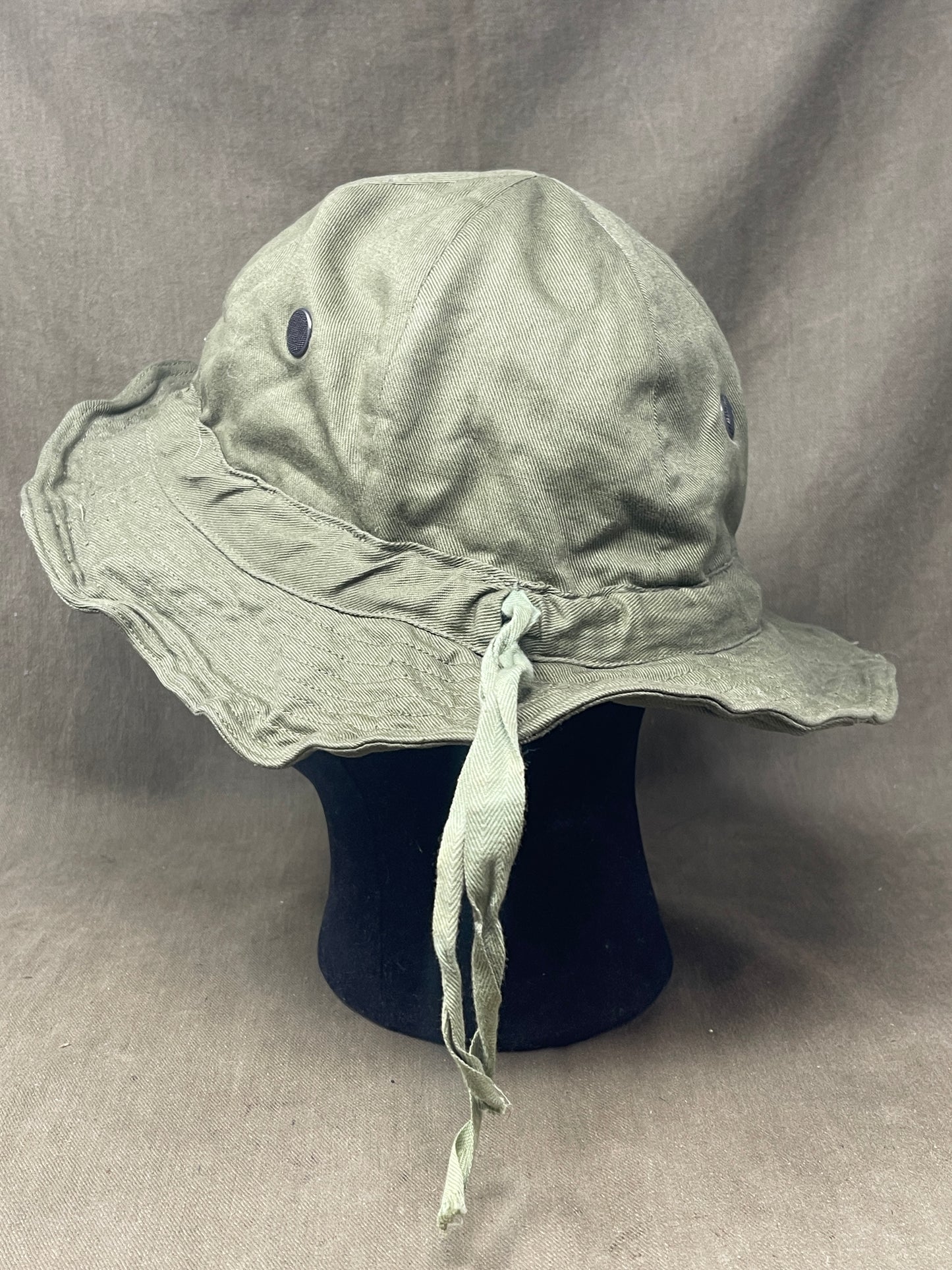 Green 1963 Dated British Jungle Hat | Excellent Condition | Large Adjustable
