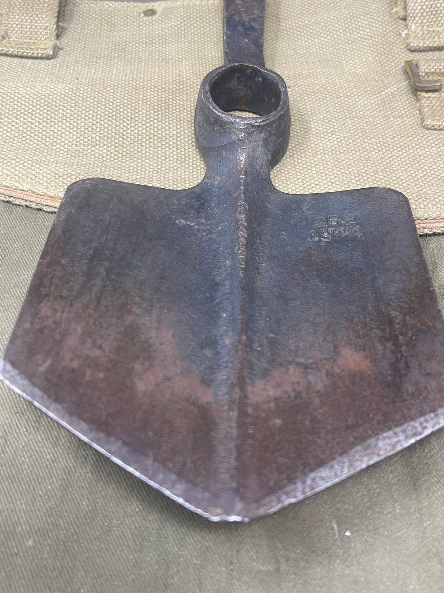 Original Complete 1937 Pattern Entrenching Tool  & Carrier 1944 Dated