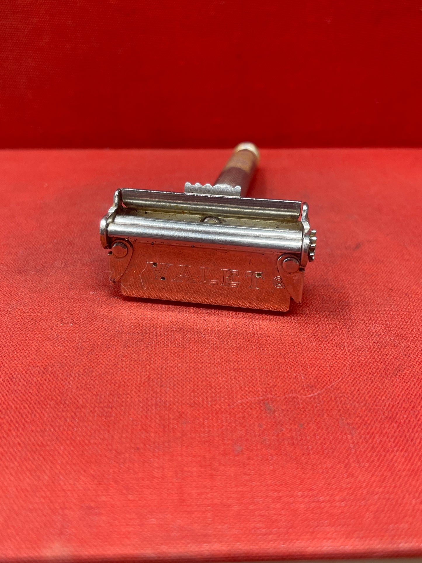 Vintage Valet Auto-Strop Razor with blades