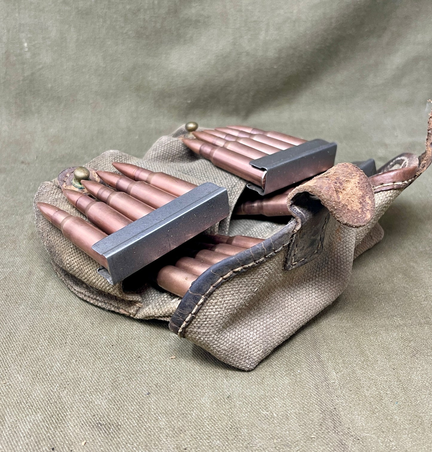 Early Pattern Russian Mosin Nagant Twin Leather Ammo Pouch & 4 x Clips 7.62x54 INERT Rounds