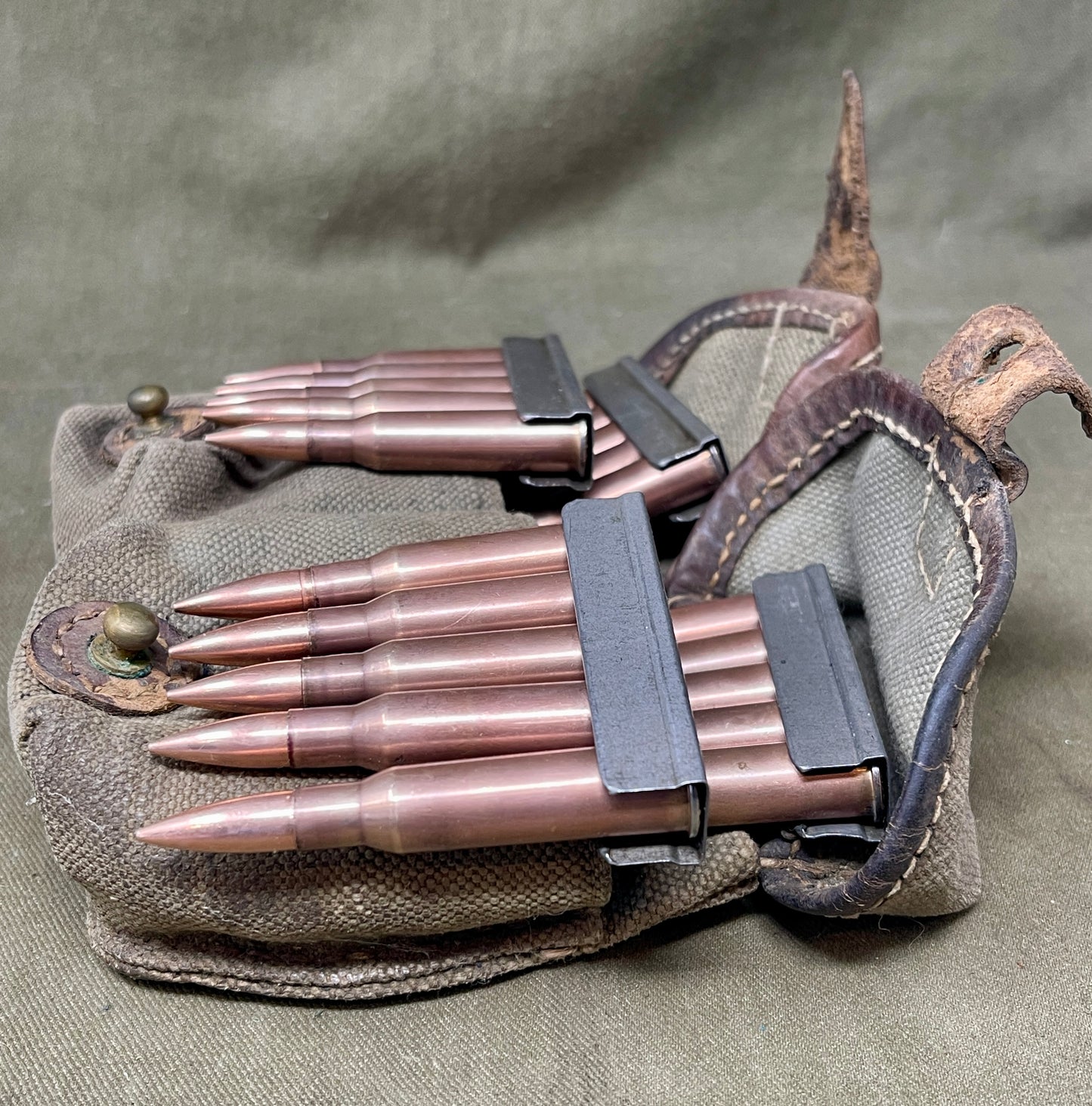 Early Pattern Russian Mosin Nagant Twin Leather Ammo Pouch & 4 x Clips 7.62x54 INERT Rounds