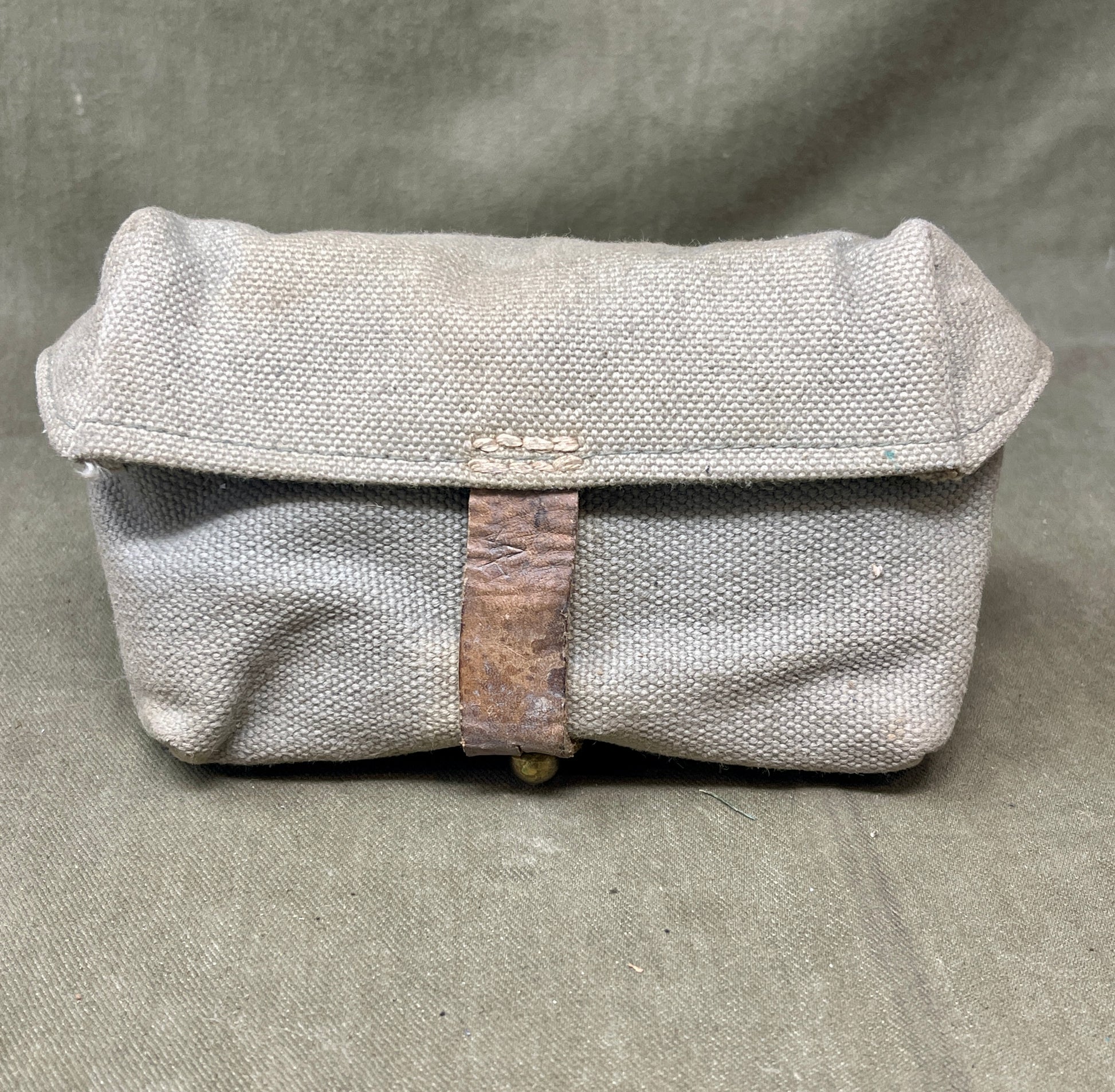 Russian Mosin Nagant Single Pouch double Pocket & 4 x Clips 7.62x54 INERT Rounds (Copy)