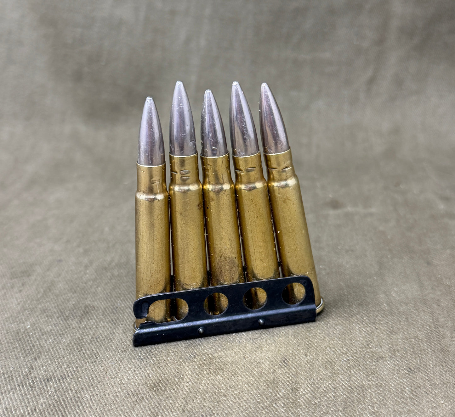 5 x Inert .303 Rounds 1940 Kynoch on Original WW2 Charger | Deactivated Ammunition
