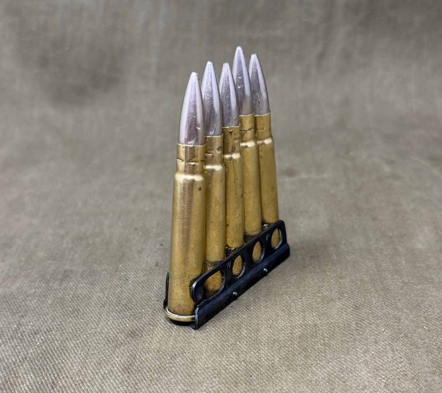 5 x Inert .303 Rounds 1940 Kynoch on Original WW2 Charger | Deactivated Ammunition