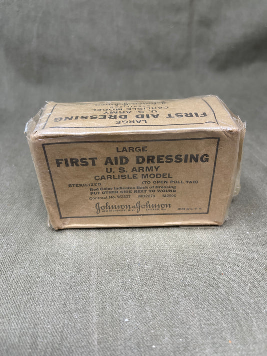 Large First Aid Dressing U.S. Army Carlisle Model Johnson & Johnson Wound Dressing