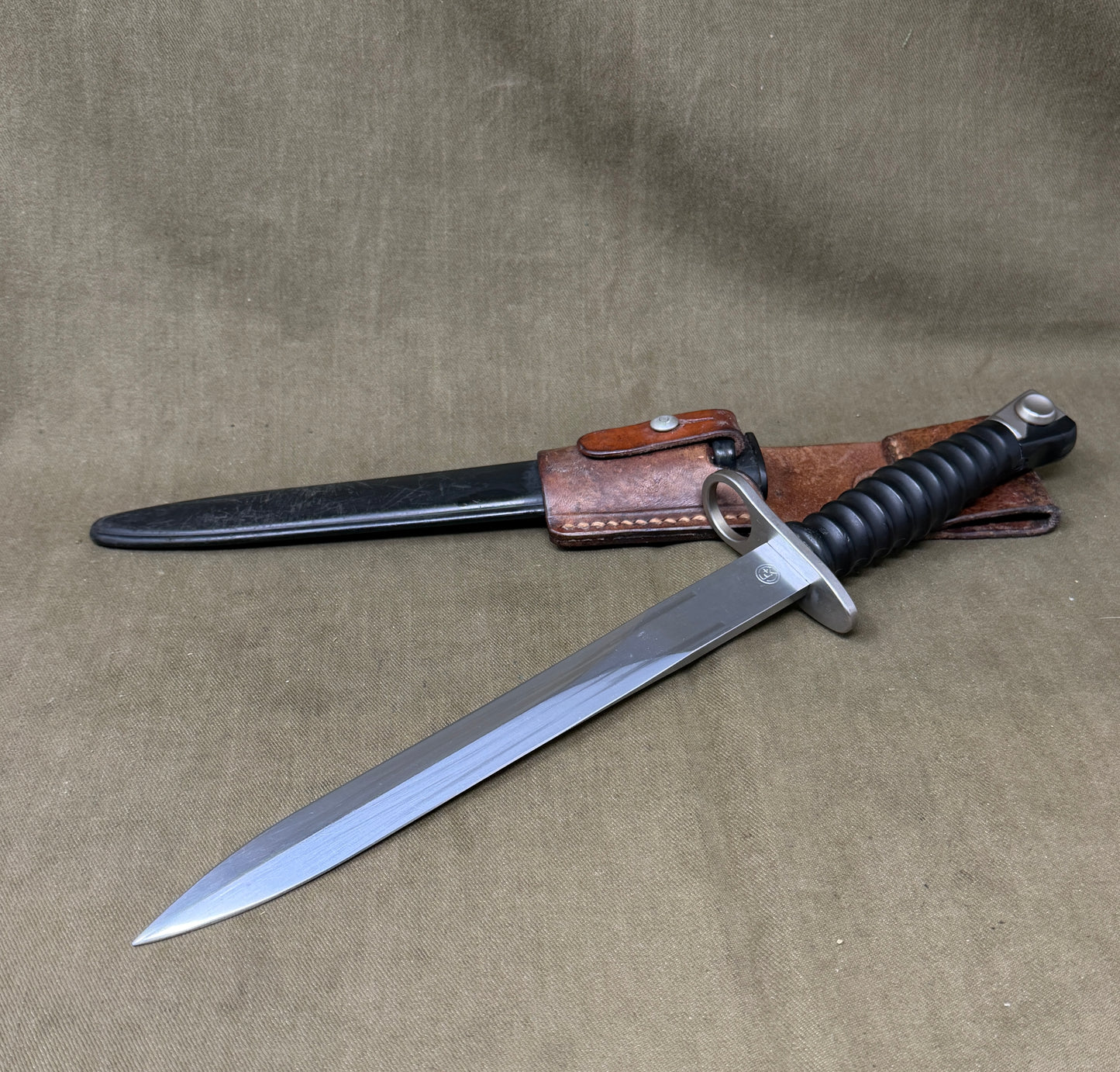 Original Swiss Army M1957 SIG Stgw 57 Bayonet & Frog – Cold War Era