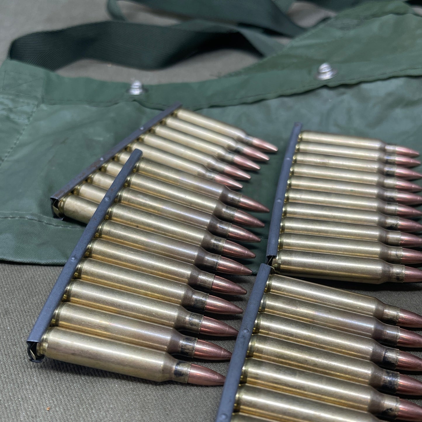 100 x 5.56mm NATO Ammunition Bandolier ( Inert )